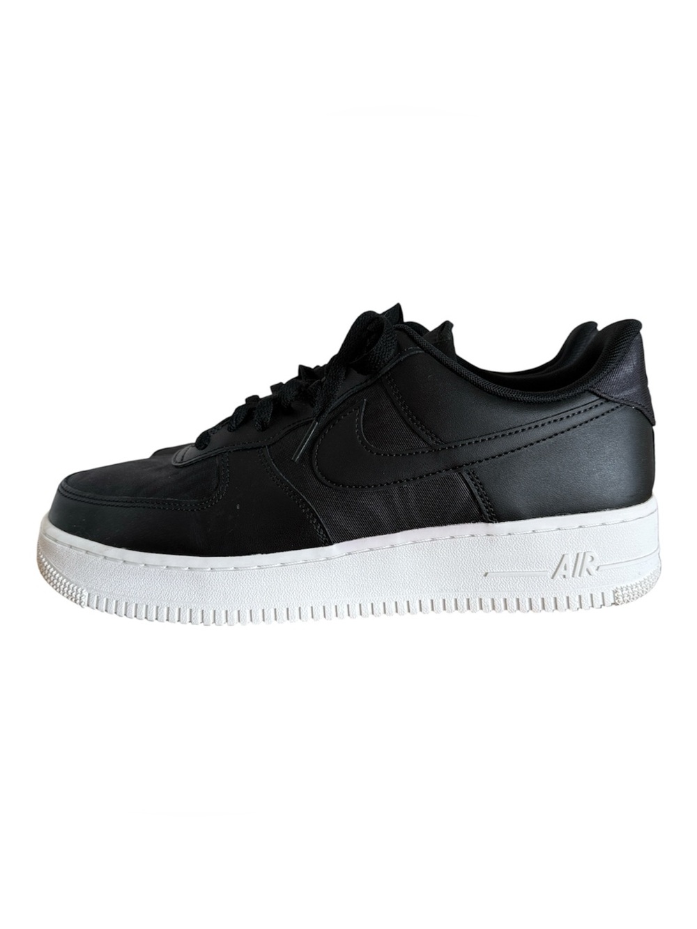 Nike Air Men’s Black Leather Low-Top Sneakers with White Sole EUC
